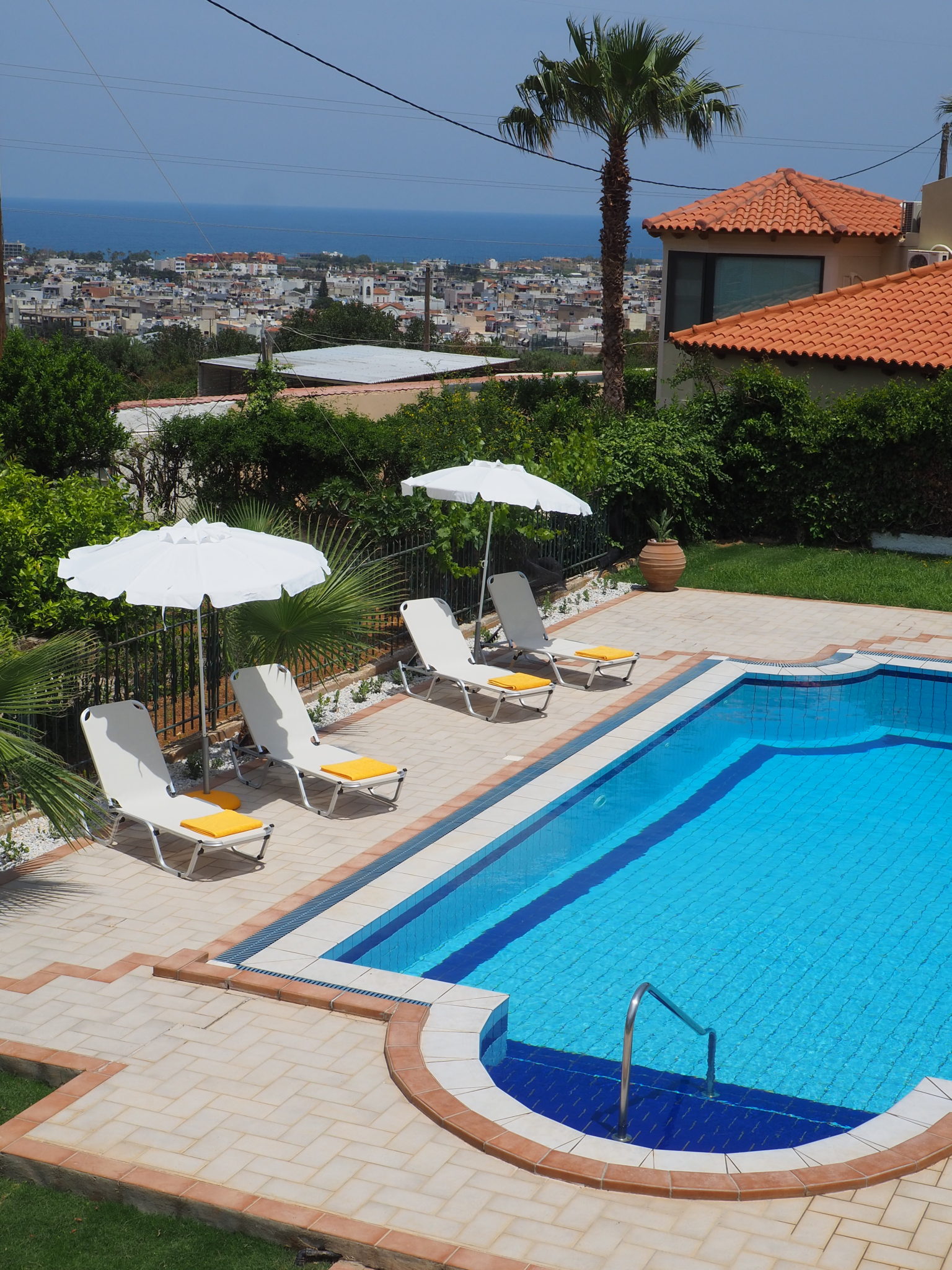 Villa Lemonia pool